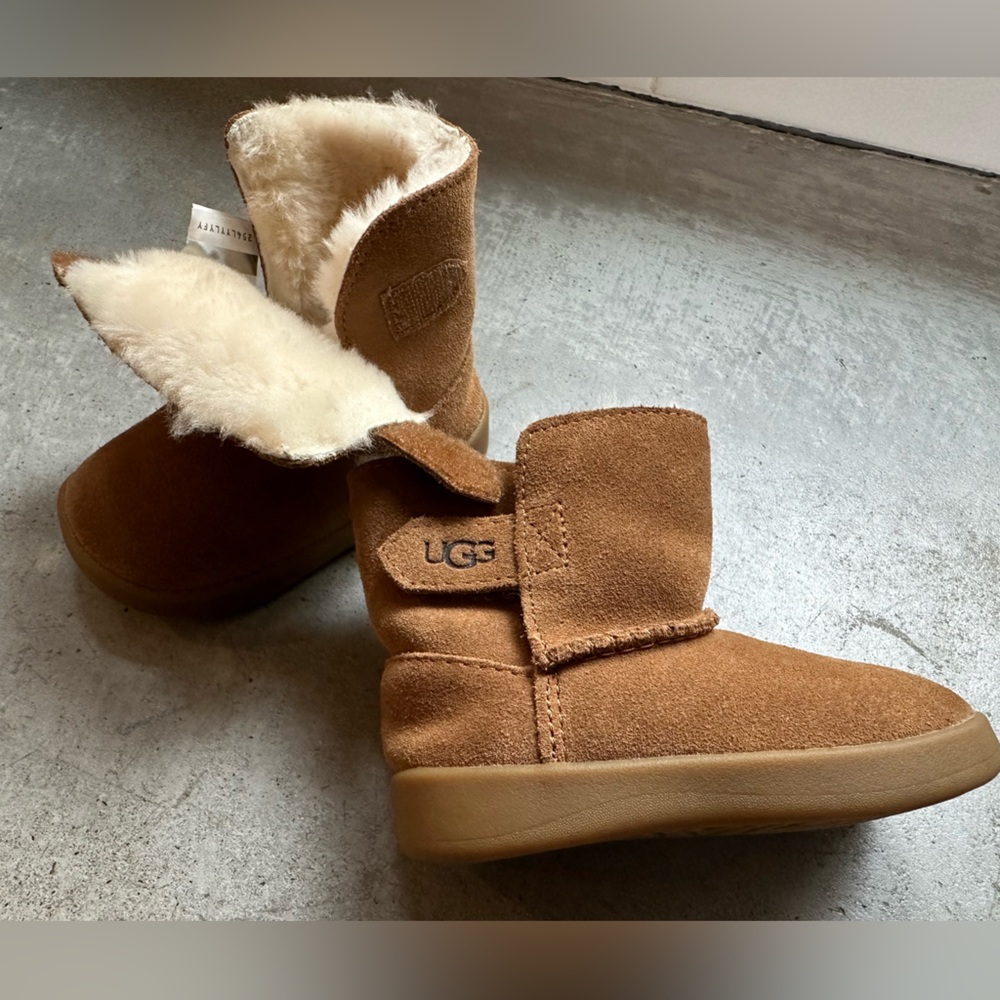 Baby Uggs Keelan Size 4/5